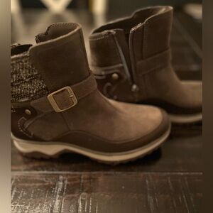 Merrell Women’s Size 6 Boots